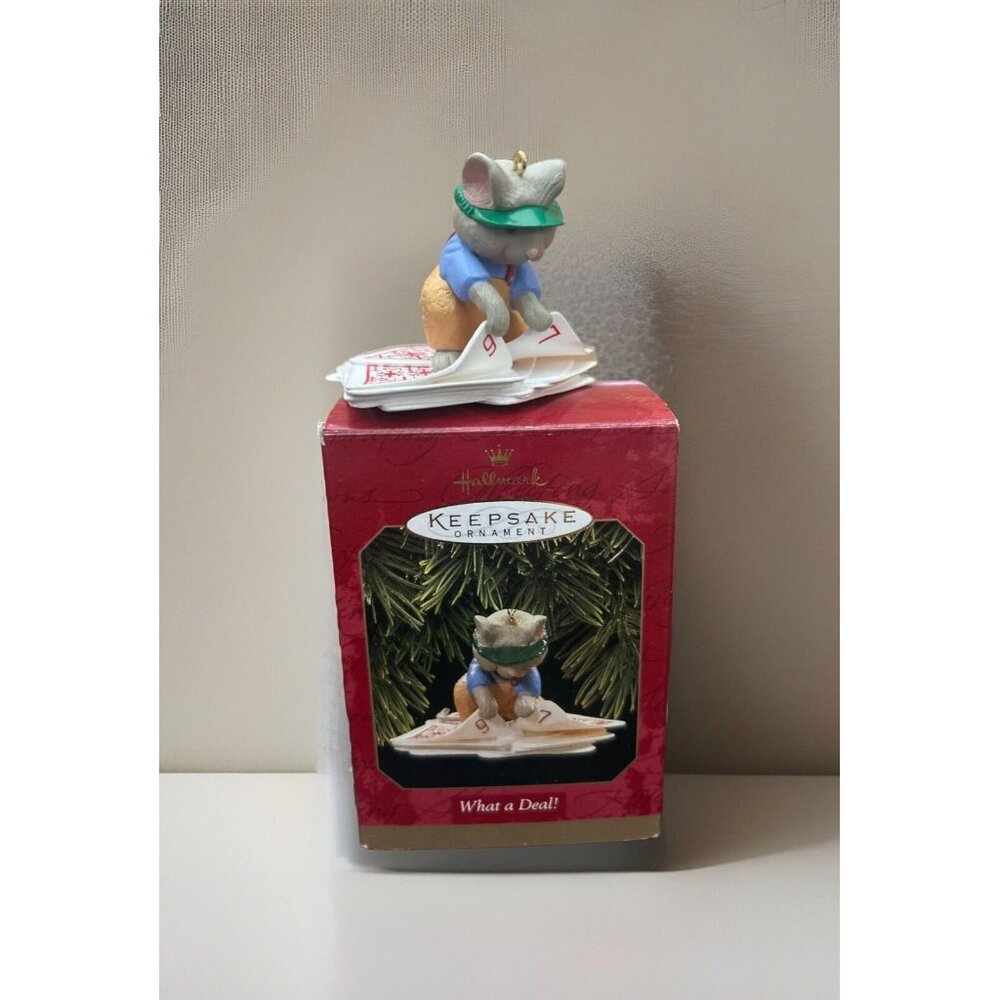 1997 Hallmark What A Deal! Mouse Shuffling Poker Playing Cards Ornament In Box